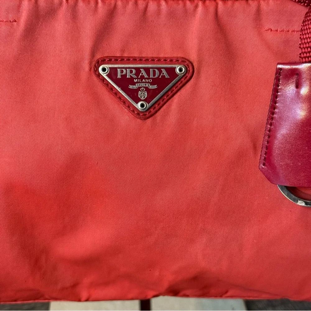 🔥PRADA VINTAGE TESSUTO  RED/ CORAL COLOR NYLON SHOULDER BAG 🔥 - Picture 2 of 16